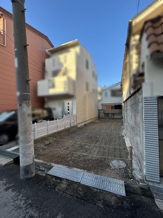 今津曙町・新築戸建 前面道路含む外観