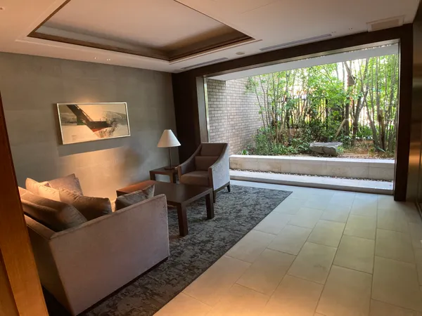 エントランスホール