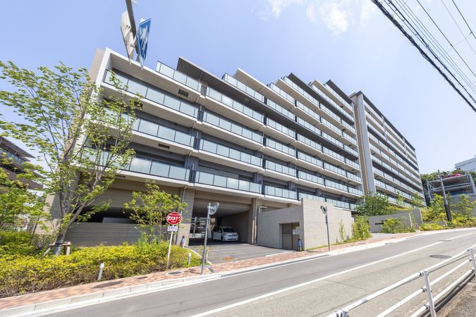 ヴェリテ千里青葉丘 外観