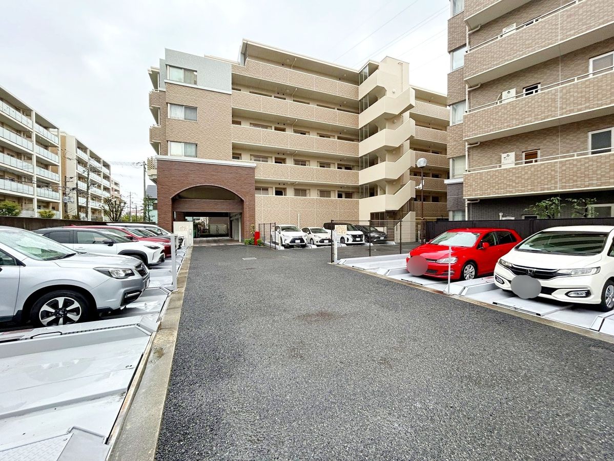 ロイヤル西宮北口センシア 駐車場 駐車場
