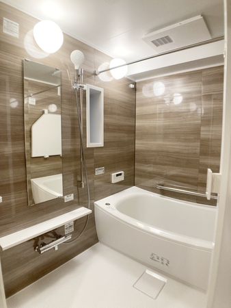 ロイヤルヒル北野 １４１８サイズの浴室には換気乾燥機がついています。
