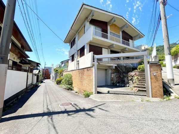 山芦屋町古家付き土地 前面道路含む外観