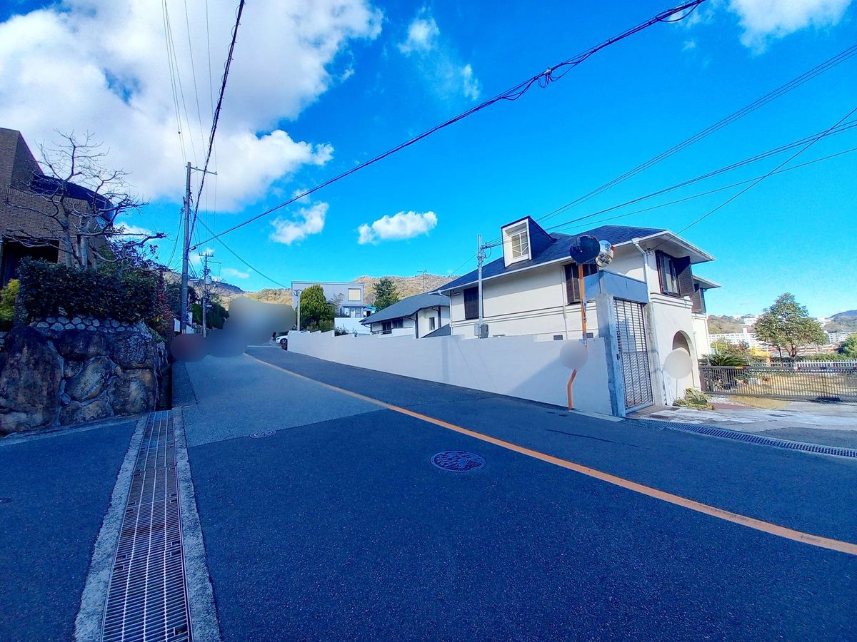 前面道路含む外観