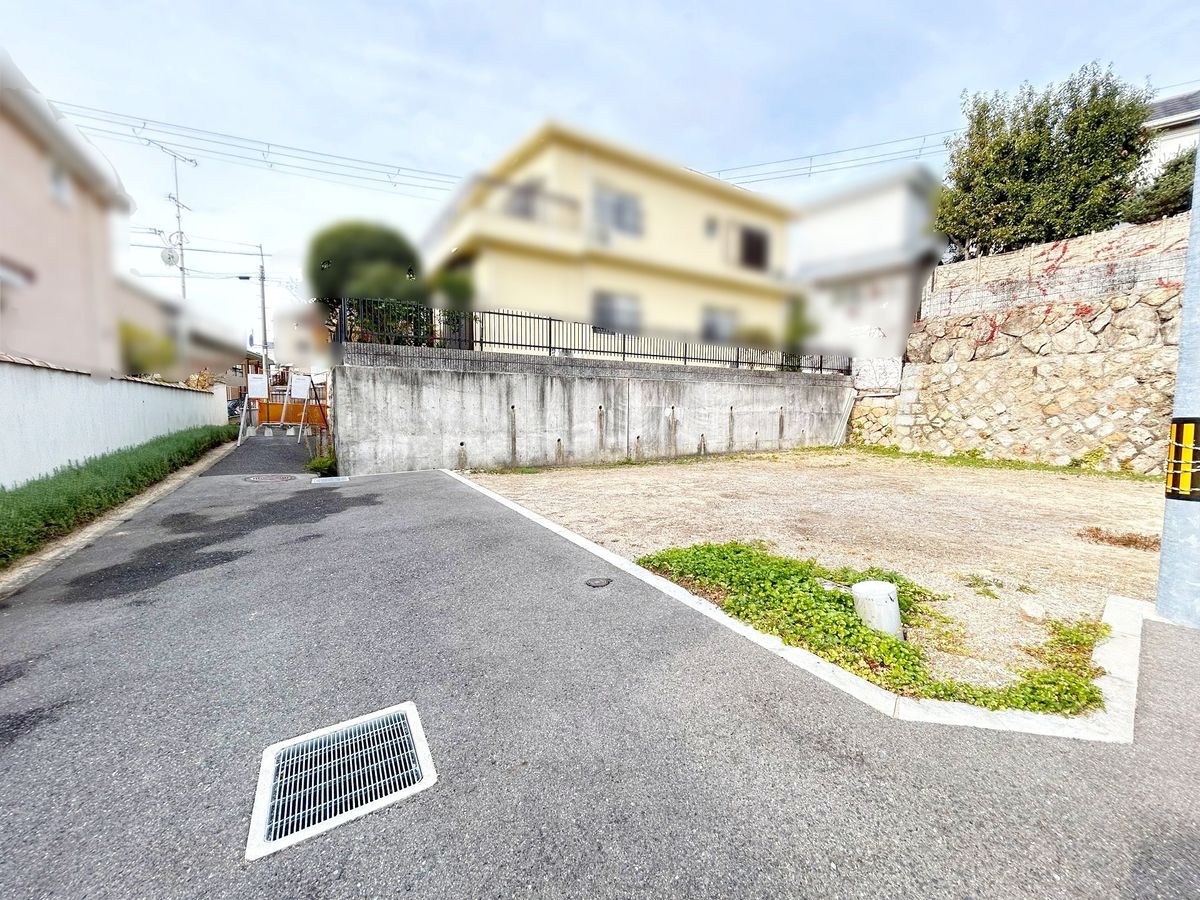 前面道路含む外観