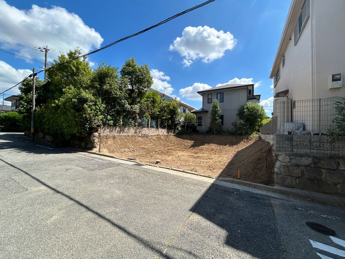 前面道路含む外観