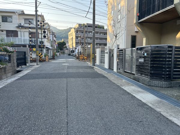 前面道路含む外観