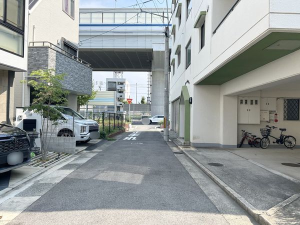 前面道路含む外観