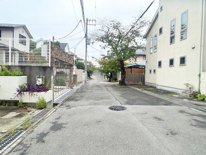 岩園町戸建 前面道路含む外観 前面道路含む外観