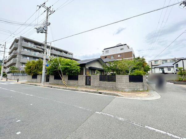 津知町戸建 前面道路含む外観