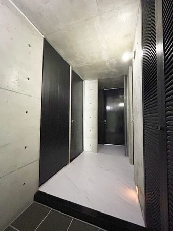 フリック・コート・アネックス 玄関