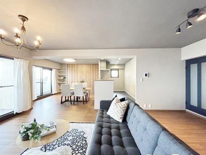 日商岩井芦屋ガーデンヒルズ C棟 リビング