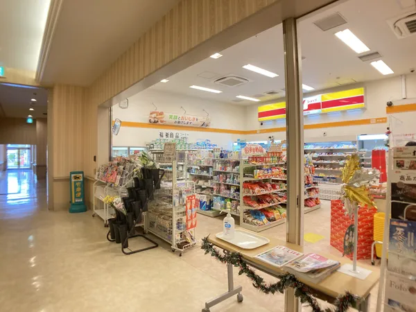 コンビニエンスストアがございます。