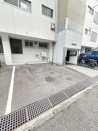 山芦屋ヴォーン 駐車場