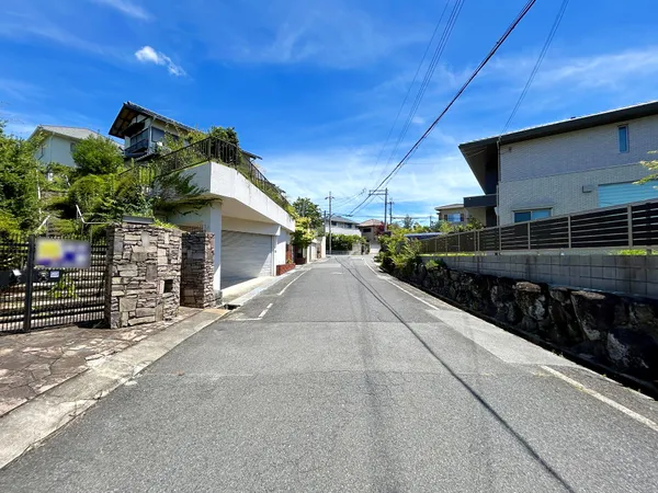 南東側前面道路