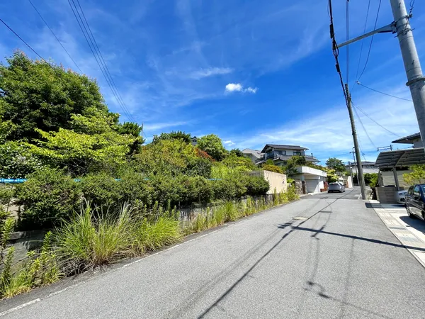 南東側前面道路