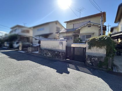 奈良市秋篠三和町2丁目 前面道路含む外観