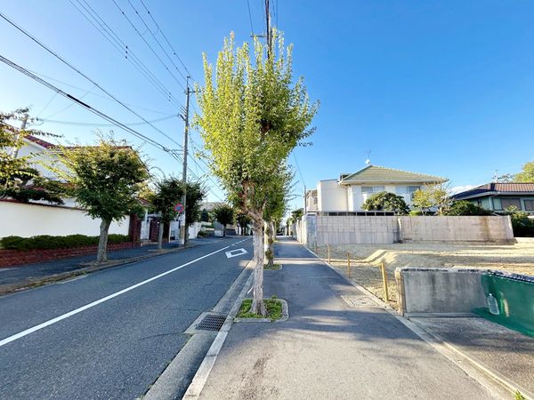 奈良市学園中3丁目 前面道路含む外観 奈良市学園中3丁目 前面道路含む外観