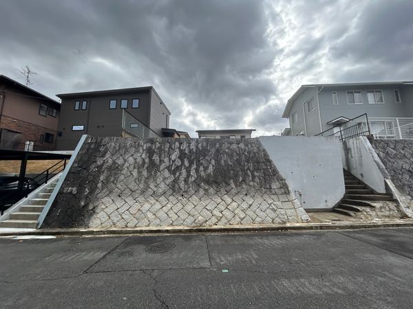 奈良市中山町西3丁目 前面道路含む外観 奈良市中山町西3丁目 前面道路含む外観