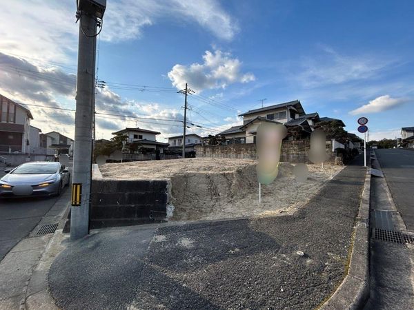 生駒市鹿ノ台南2丁目 前面道路含む外観 生駒市鹿ノ台南2丁目 前面道路含む外観