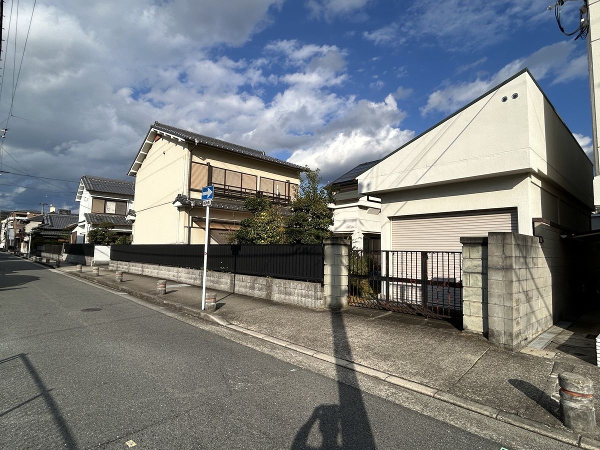 前面道路含む外観