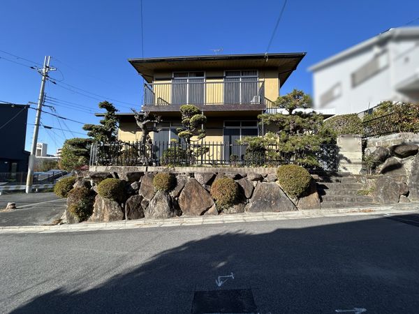 奈良市富雄北3丁目 前面道路含む外観 奈良市富雄北3丁目 前面道路含む外観