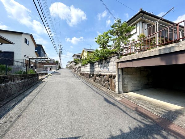 奈良市七条西町1丁目 前面道路含む外観 奈良市七条西町1丁目 前面道路含む外観