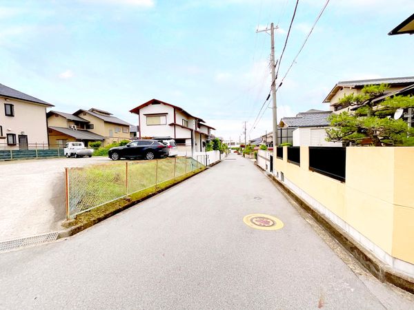前面道路含む外観