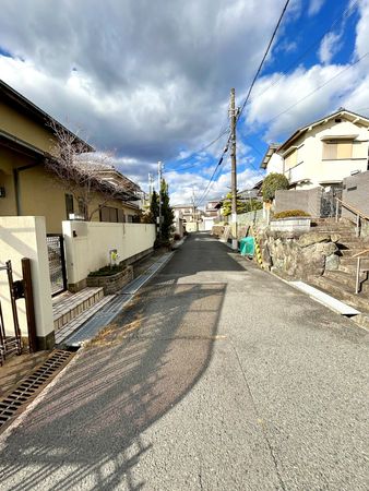 奈良市学園南3丁目 前面道路含む外観 奈良市学園南3丁目 前面道路含む外観