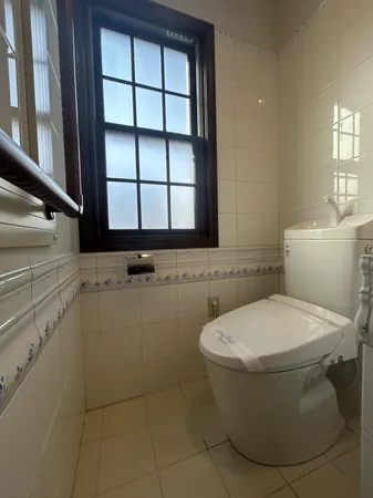 大きな窓があり明るい空間です