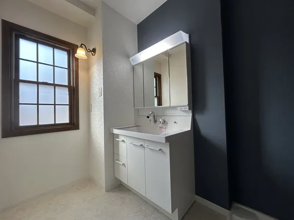 収納力のある一階の洗面化粧台