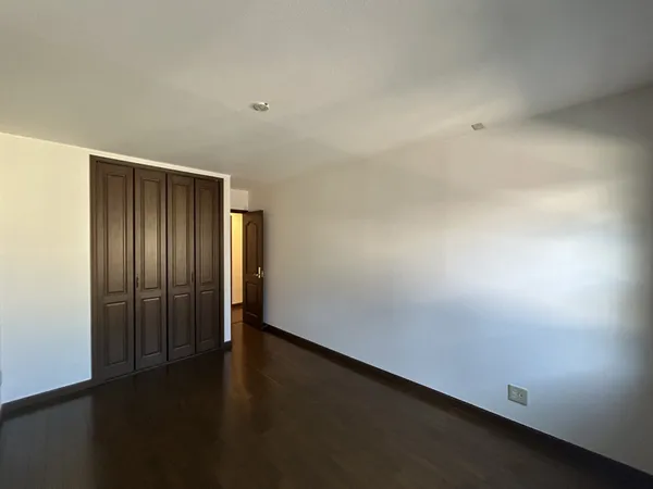 2階　約7.3帖の洋室