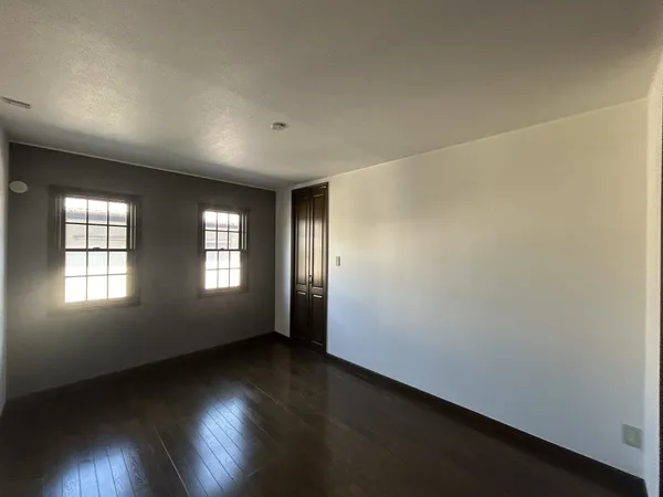 2階　約7.8帖の洋室