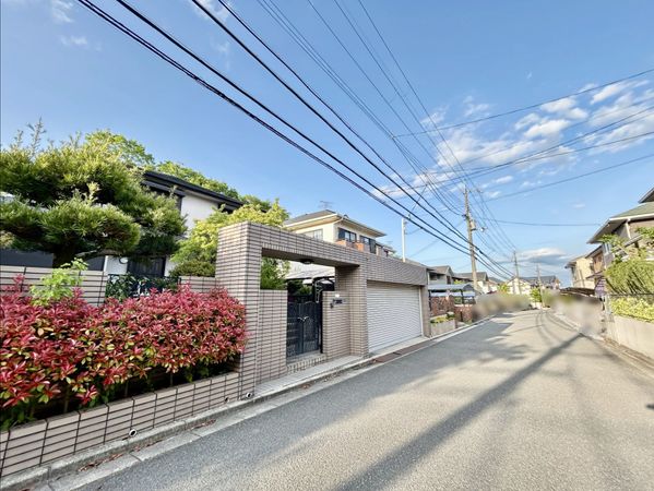 前面道路含む外観