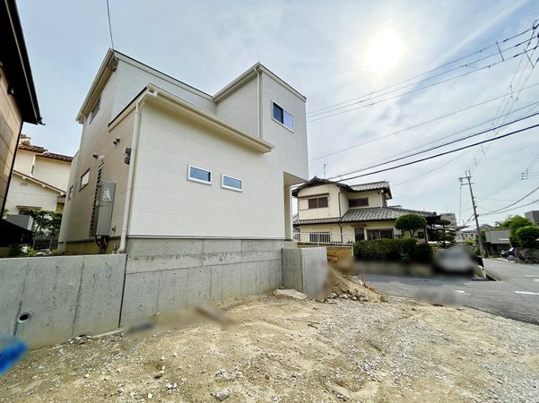 奈良市富雄北3丁目 前面道路含む外観 奈良市富雄北3丁目 前面道路含む外観