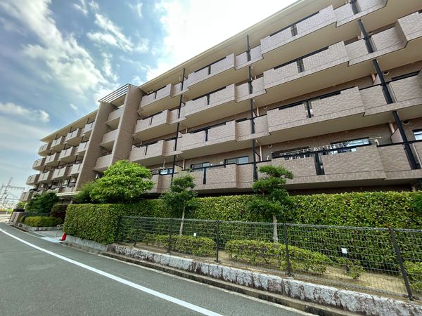 ローレルコート西大寺 外観