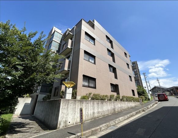 ロイヤルヒルズ富雄 C棟 外観