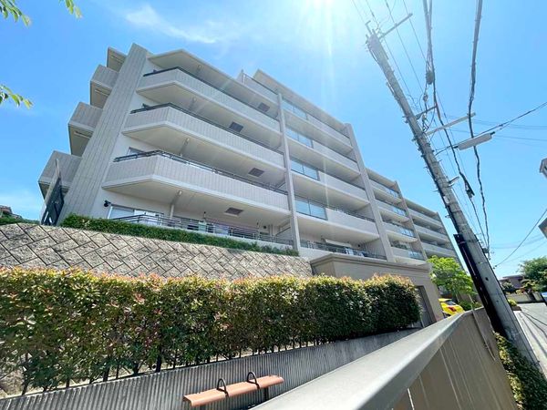 ロジュマンドゥソラーナあやめ池 外観