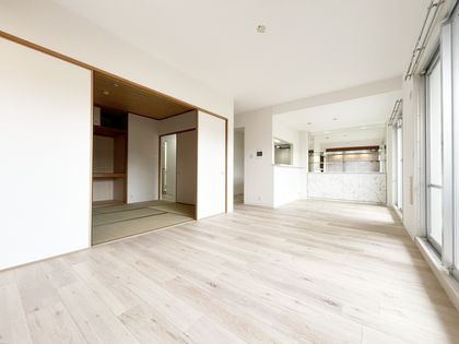 ナチュラガーデン高の原 1番館 リビング