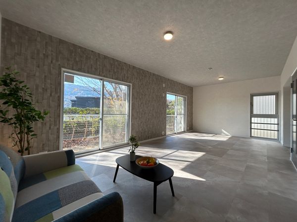 ロイヤルヒルズ東生駒 B棟 リビング ロイヤルヒルズ東生駒 B棟 リビング