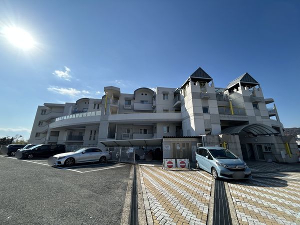 ロイヤルヒルズ東生駒 B棟 外観 ロイヤルヒルズ東生駒 B棟 外観