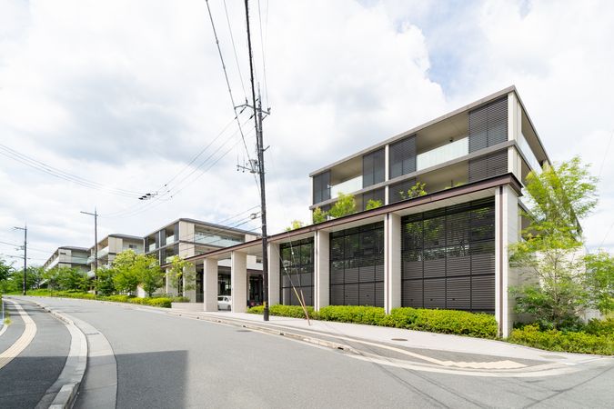 ローレルスクエアあやめ池 外観