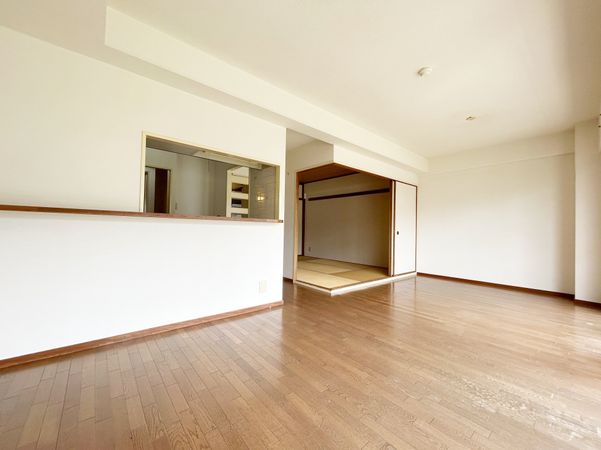 サザンヒルズ学園前 5番館 リビング サザンヒルズ学園前 5番館 リビング