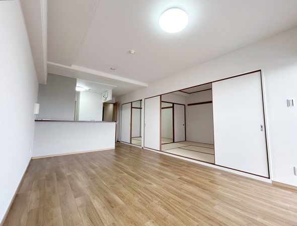 サザンヒルズ学園前 3番館 リビング サザンヒルズ学園前 3番館 リビング