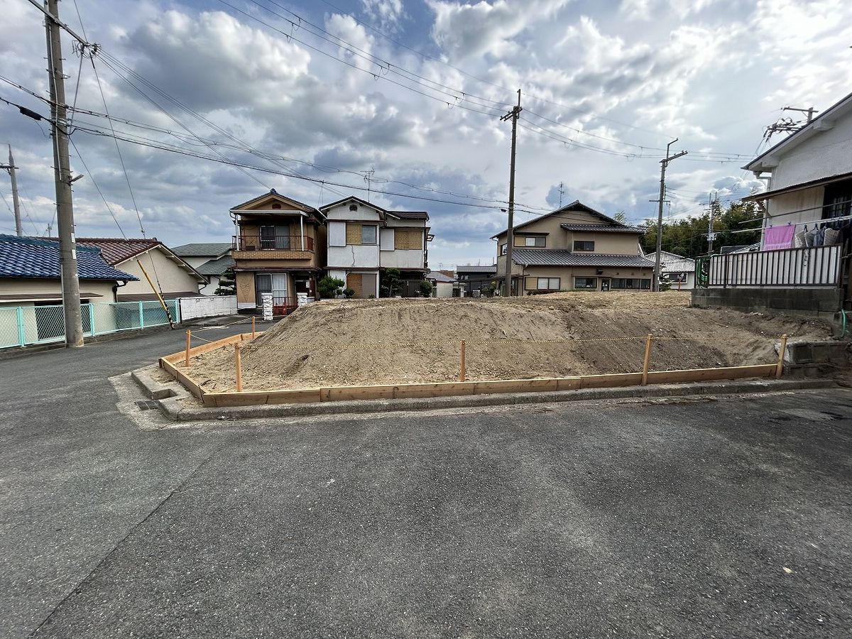 前面道路含む外観