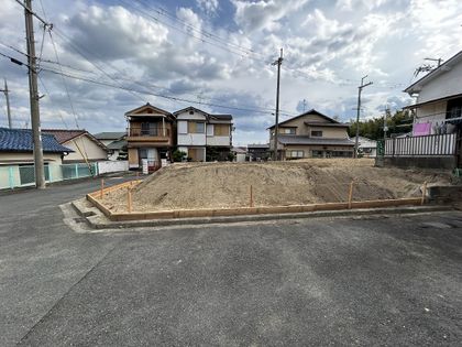 枚方市山之上北町 前面道路含む外観