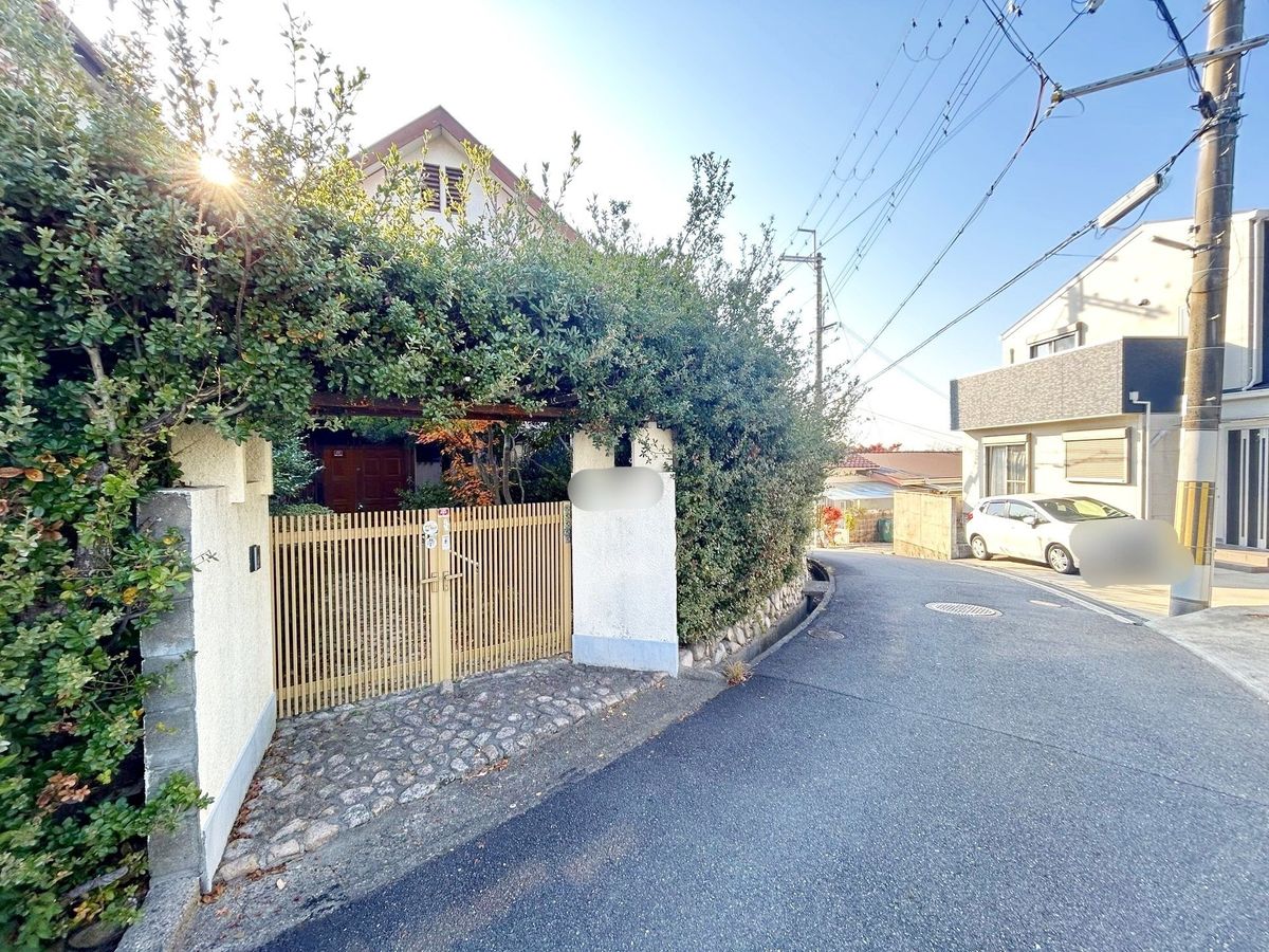 枚方市香里ケ丘2丁目 前面道路含む外観 前面道路含む外観