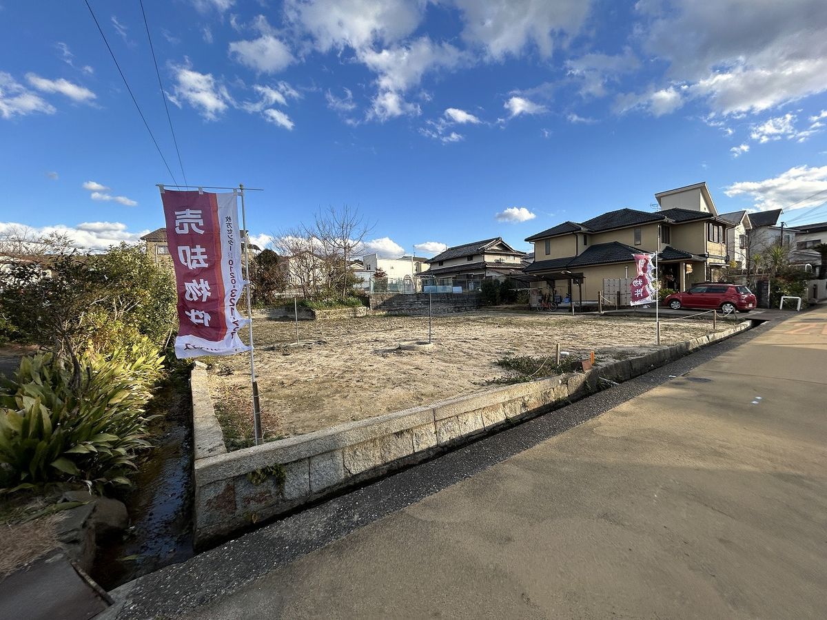 枚方市出屋敷元町2丁目 前面道路含む外観 前面道路含む外観