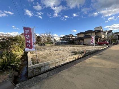 枚方市出屋敷元町2丁目 前面道路含む外観