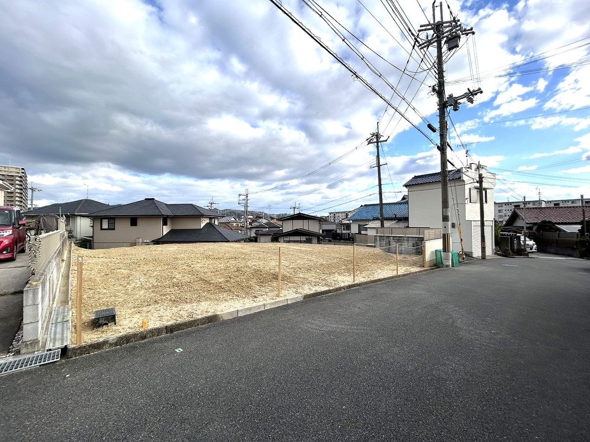 前面道路含む外観
