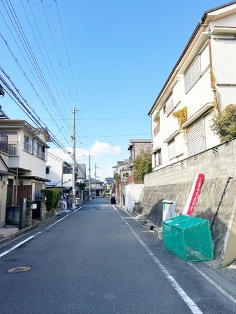 枚方市池之宮2丁目 前面道路含む外観 枚方市池之宮2丁目 前面道路含む外観
